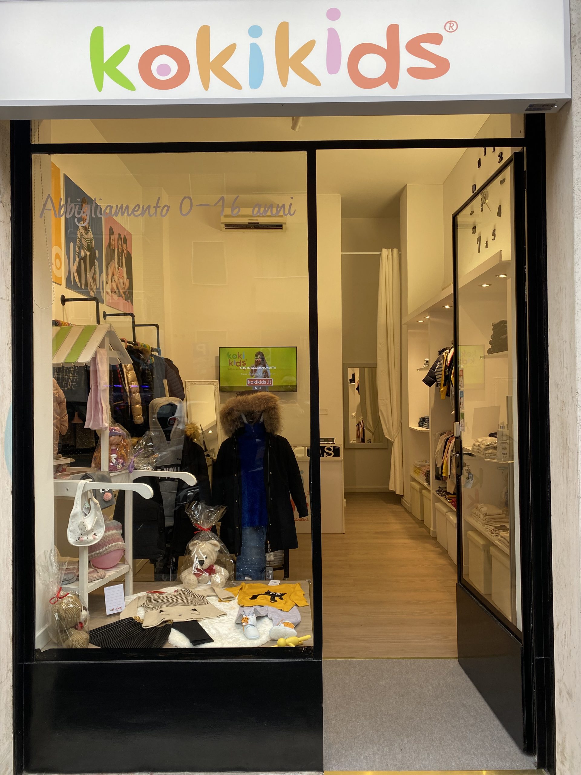 negozio di abbigliamento per bambini